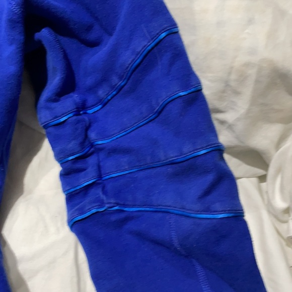 Lululemon 12 royal blue vintage front zip guc - Picture 9 of 11